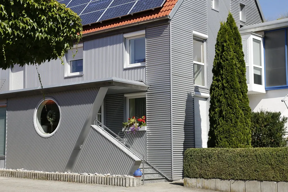 Eingangsbereich des sanierten Einfamilienhauses in Oberdischingen