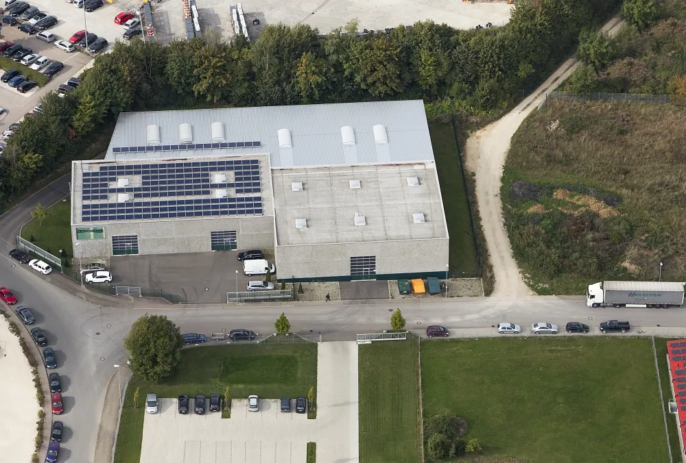 Stahlbetonfertigteilhalle im Industriegebiet Ehingen